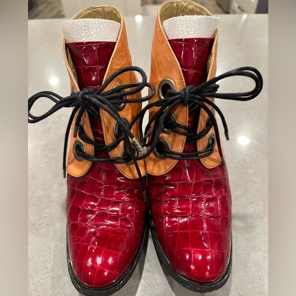 Grotesque booties - Picture 1 of 11